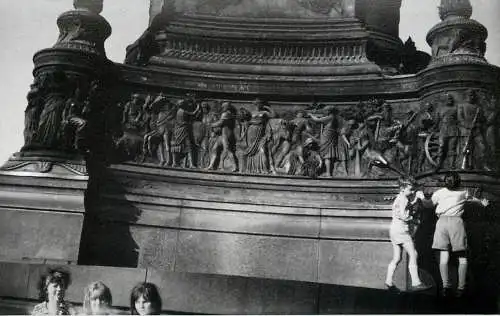 Allemagne foto city1965 Dresden Neustadt Martin Luther statue and ruins