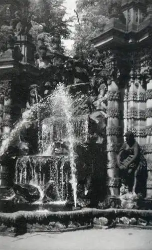 Allemagne foto city1965 Dresden palace grounds statues fountain