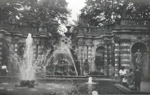 Allemagne foto city1965 Dresden palace grounds statues fountain