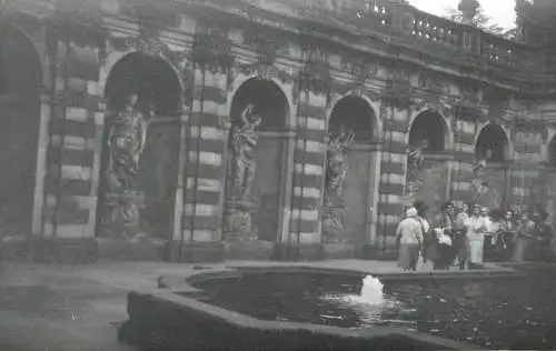 Allemagne foto city1965 Dresden palace grounds statues fountain