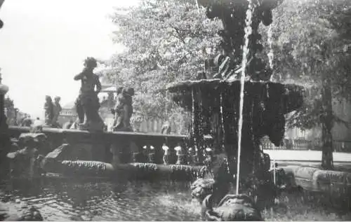 Allemagne foto city1965 Dresden palace grounds fountain statues