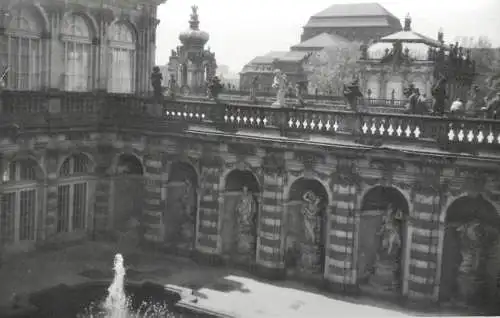 Allemagne foto city1965 Dresden palace grounds fountain statues