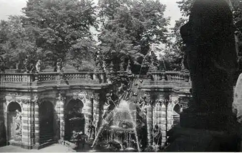 Allemagne foto city1965 Dresden palace grounds fountain