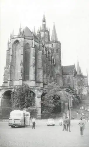 Allemagne foto city1965 large cathedral and bus