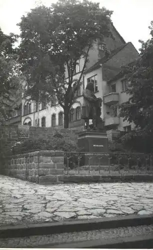 Allemagne foto city1965 social history Eisenach statue