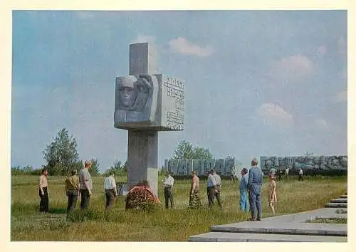 Russia postcard Leningrad monument statue omage