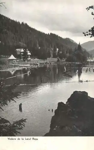 Romania Lacul Rosu cabane si barci