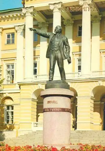 Russia Leningrad monument to Lenin in front of the Smolny