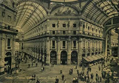 Italy Milano Galleria Vittorio Emanuele - interno