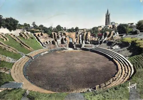 France Saintes Les ruines des arenes Gallo-Romaines vue d'ensemble
