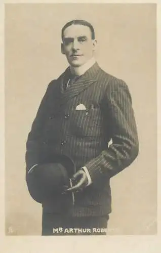 Actor Ralph Arthur Roberts
