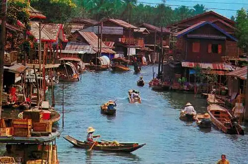 Thailand villa gers houses near a canal or khlong