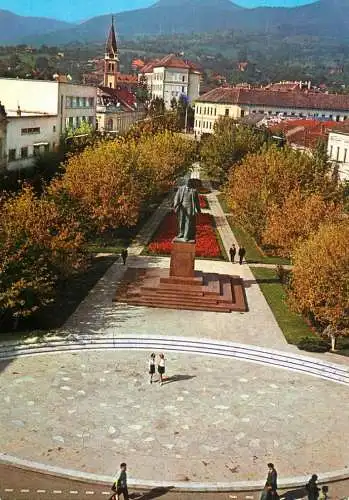 Romania Deva statuia Dr. Petru Groza