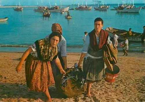 Folklore and traditions costumes folk types scenes Povoa do Varzim transport du poisson