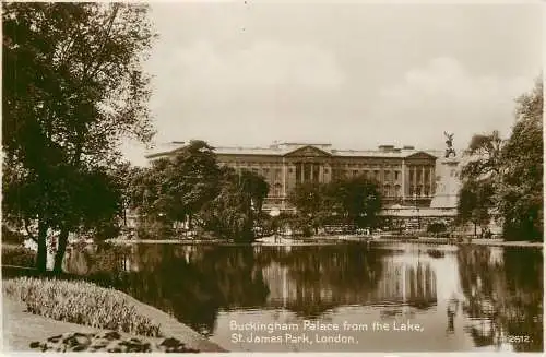 United Kingdom England London Buckingam Palace St. James park