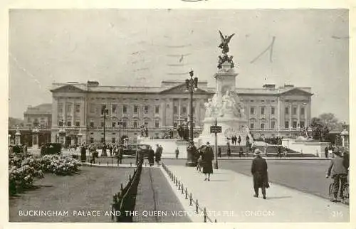 United Kingdom England London Buckingham Palace Queen Victoria statue