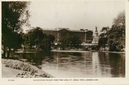 United Kingdom England London Buckingham Palace St James park