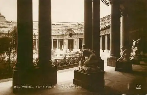 Fine arts statue Paris Petit palais les arcades