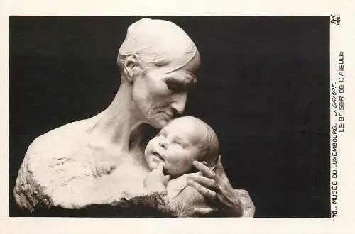 Fine arts statue Luxembourg J. Dampt le baiser de l'Aieule