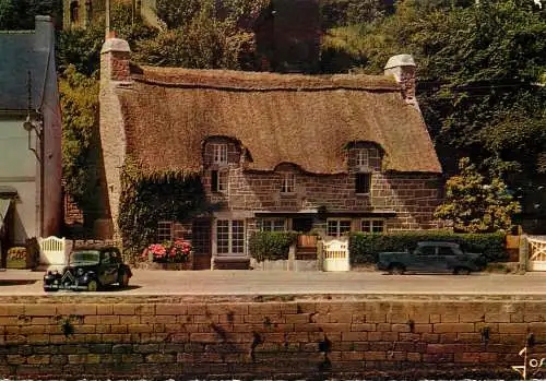 France POnt-Aven chaumiere bretonne 1975