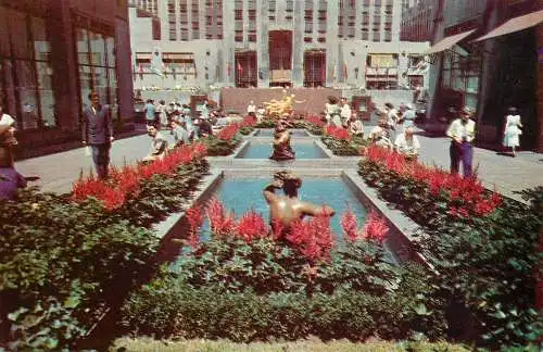USA New York Rockefeller Center Garden Plaza