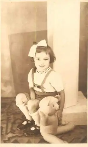 Social history real photo young girl with teddy bear 1939 picture