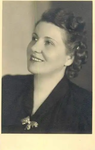 Real photo elegant lady beautiful smile 1948 picture