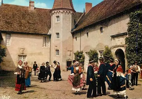 Folklore de France traditions costumes folklore Auvergne la bourree Gannatoise
