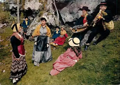 Folklore de France traditions costumes folklore Auvergne ballet champetre