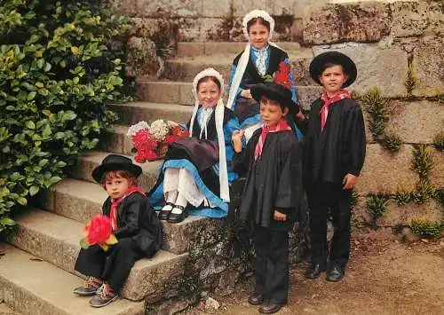 Folklore de France traditions costumes la vendee enfants