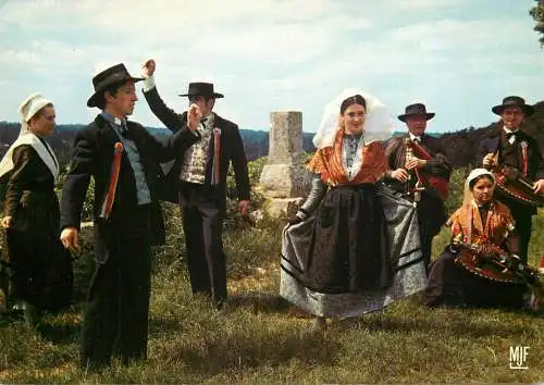 Folklore de France traditions costumes Confolentais Lo Gerbo Baudo