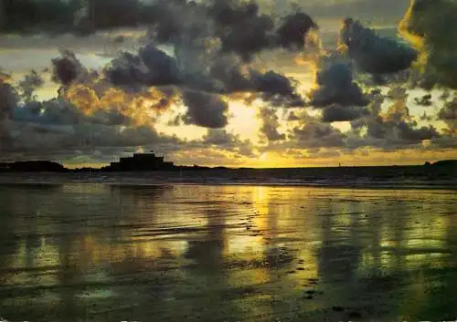 World sunset crepuscule coucher du soleil la bretagne ciel d'Orange sur la plage