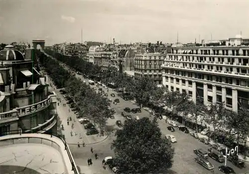 France Paris Avenue des Champs-Elysees vue panoramique