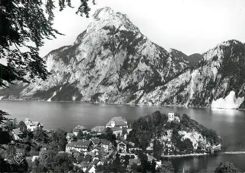 Austria Traunkirchen Salzkammergut mit Traunstein