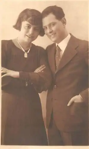 Annonymous person portrait photo postcard elegant couple Cluj 1934