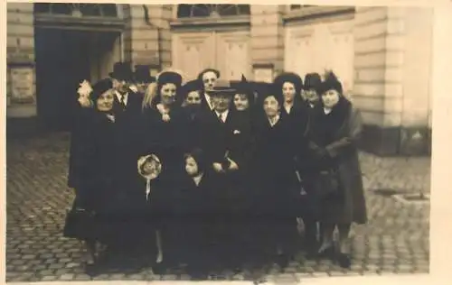Photo postcard social history family couple elegance prestige reunion