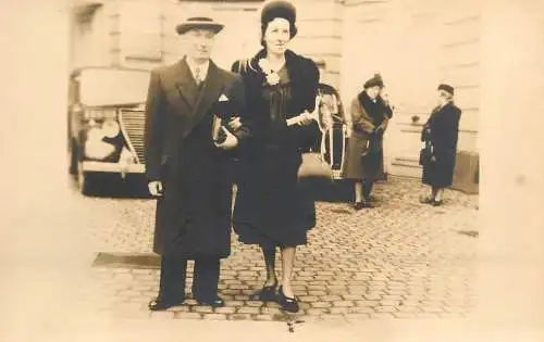 Photo postcard social history family couple elegance prestige