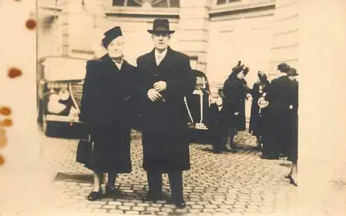 Photo postcard social history family couple elegance prestige