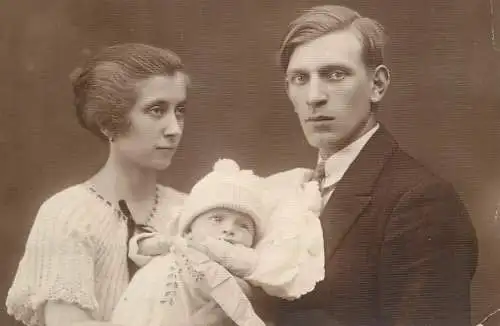 Photo postcard social history family portrait elegance