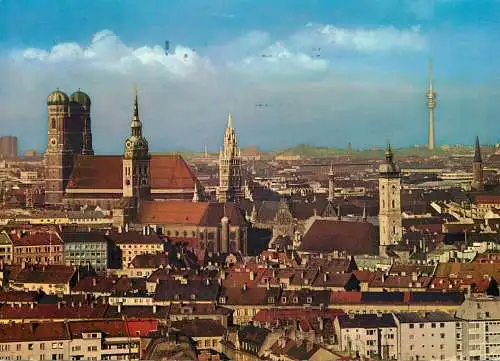 Germany Munchen Blick auf Frauenkirche, Peterskircke und Rathaus