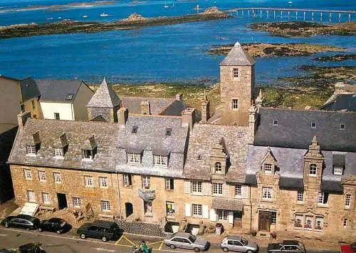 France Roscoff-Rosko (Finistere)  vieilles maisons du XIIeme siecle devant la mer & l'estacade