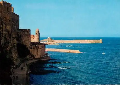 France Collioure Port & la plage de St-Vincent Le Chateau des Templiers