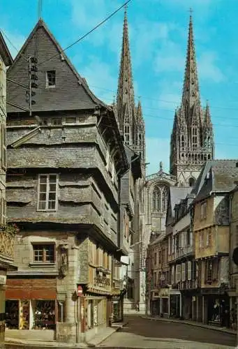 France Bretagne Quimper Les Vieilles Maisons de la Rue Kereon La Cathedrale de Saint-Corentin