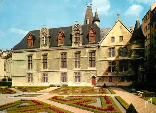 France Paris Les Hotels du Marais  Hotel de Sens Cour interieure