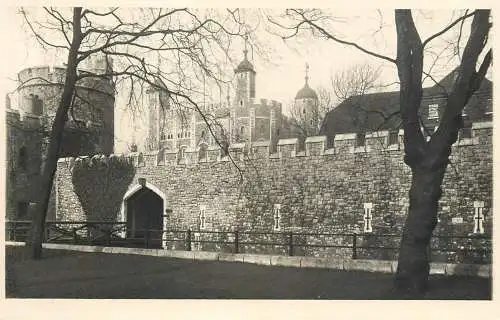 England London Tower - Ramparts general view