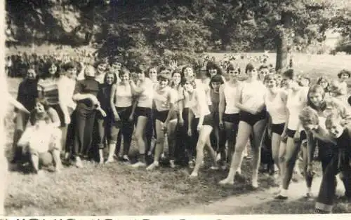 Original foto photo social history Romania athletic team young children race