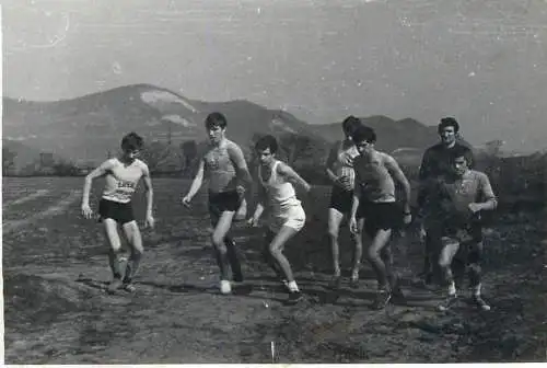 Original foto photo social history Romania athletic team race