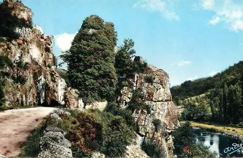cpsm France L'Auvergne. Gorges de Chouvigny. Rocher Armand & la Sioule