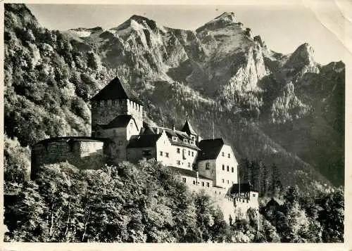 Liechtenstein Schloss Vaduz Rhatikonbergen