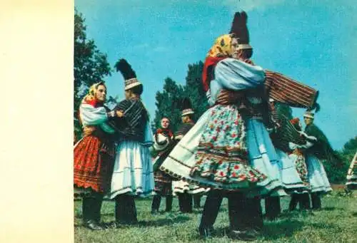 Romania folklore & ethnography traditional costumes in round dance